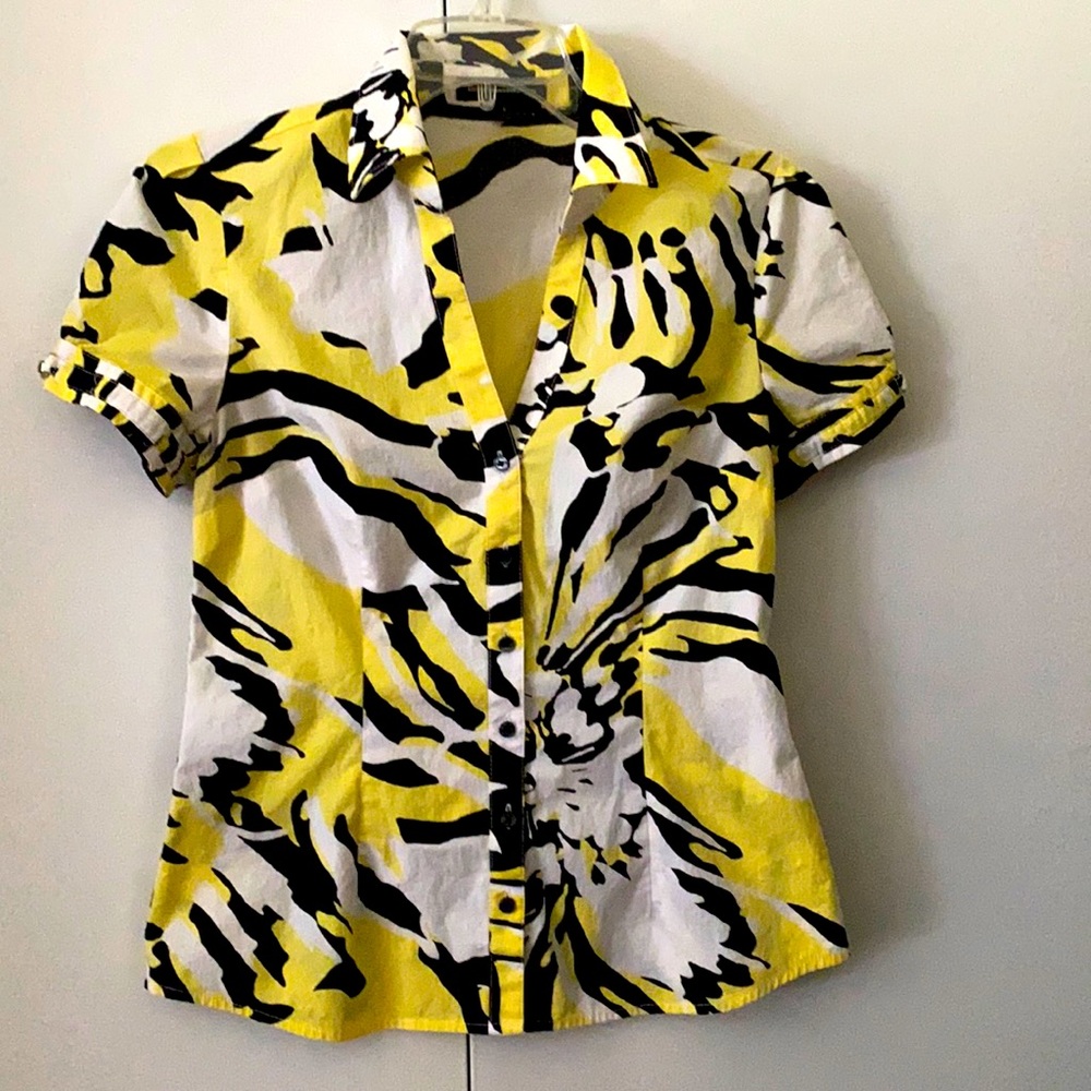 Short sleeve button down